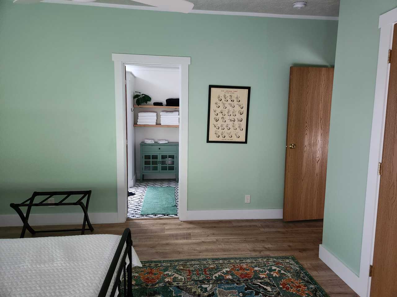 Vegans in the Fingerlakes! Clean & roomy 3 bed 2 bath surrounded by nature