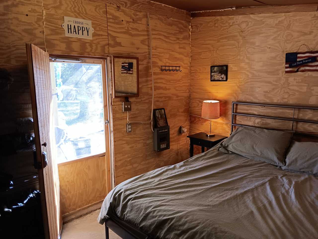 Seedling Stock VEGAN Eclipse PARTY - Historic shack - Private locking Room