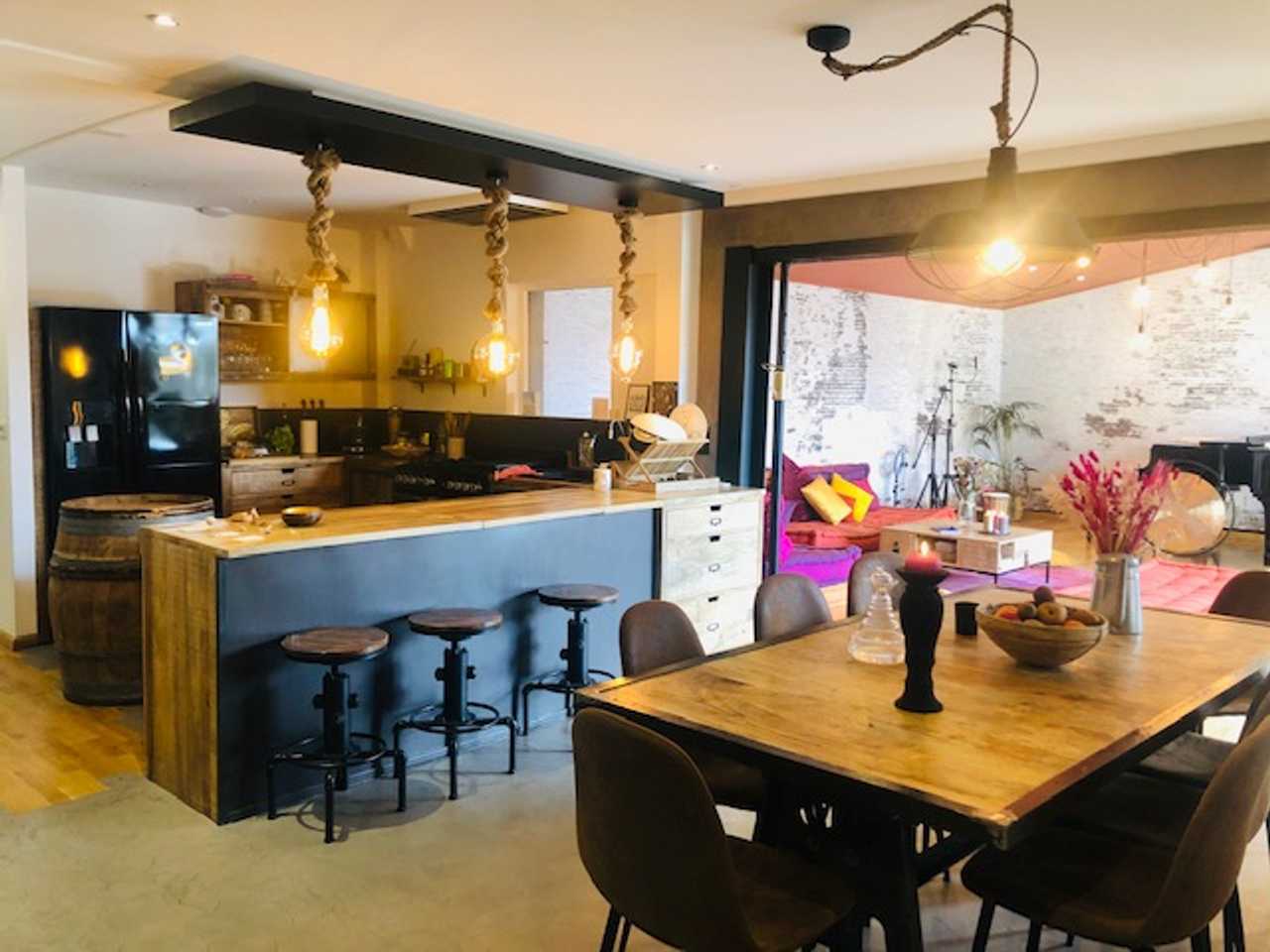 Art & Spiritual unique huge Loft 1h from Paris