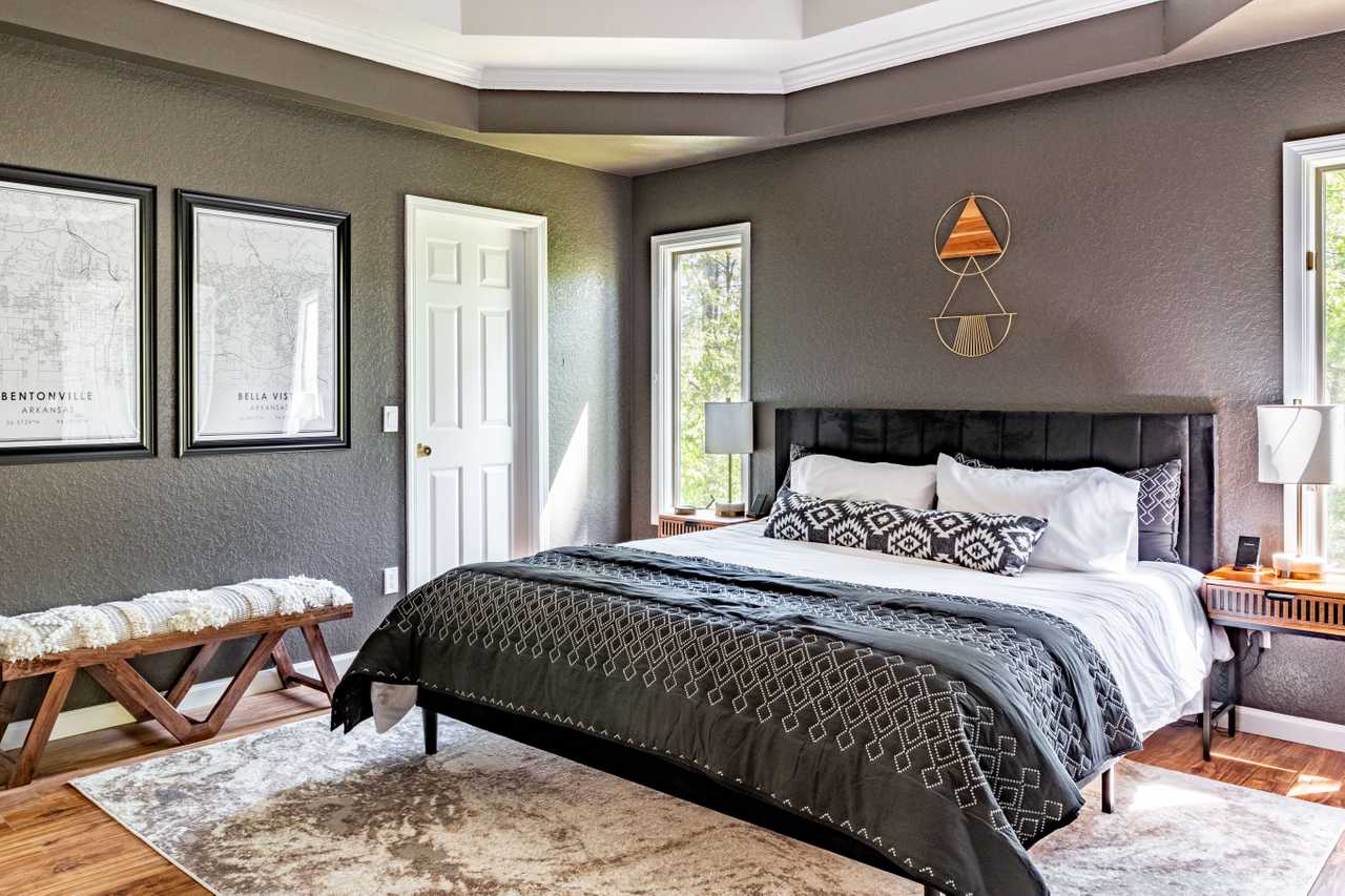 Secluded Mod Lodge - On Trail - Two King Suites - Sleeps 14! 