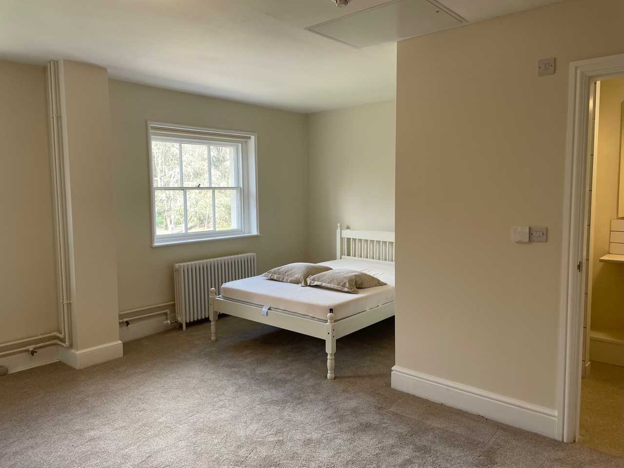 New en-suite rooms in peaceful meditation centre, in beautiful listed building!