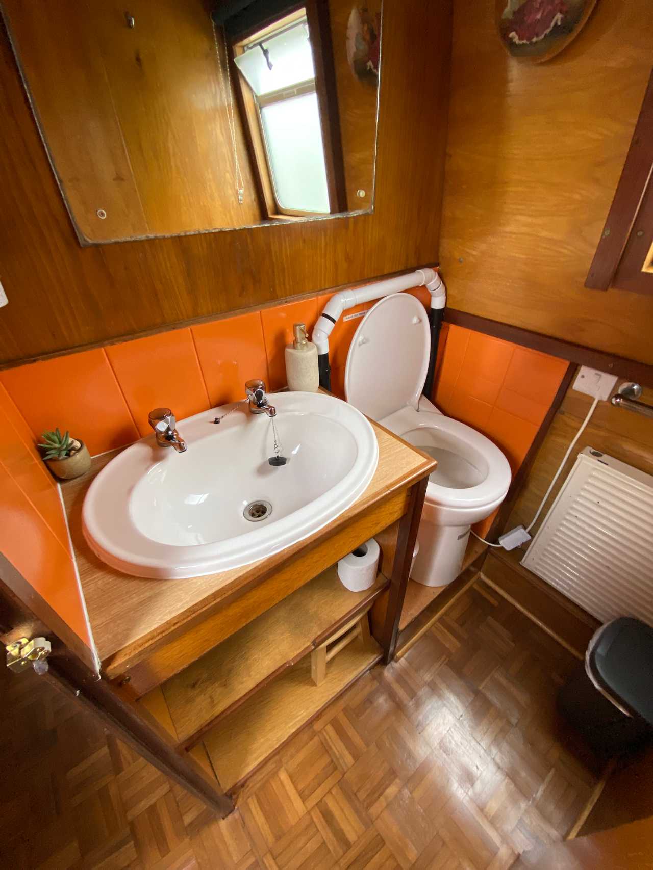 Fabulous 68ft narrowboat situated on an RSPB bird reserve, 1 min from the sea! 