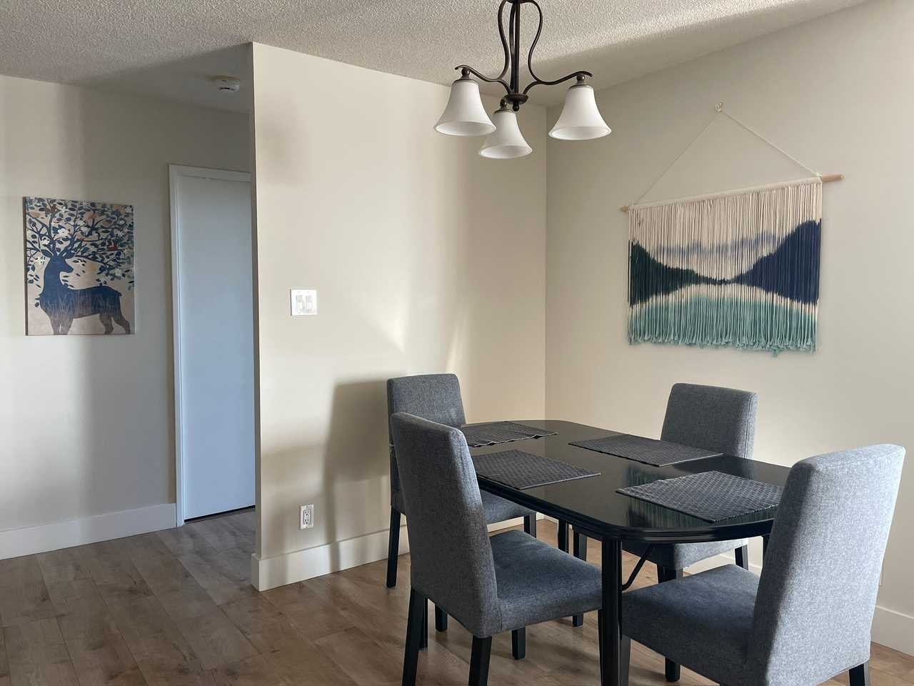 Spacious with a lot of natural light; easy access to public transit (Line 5).