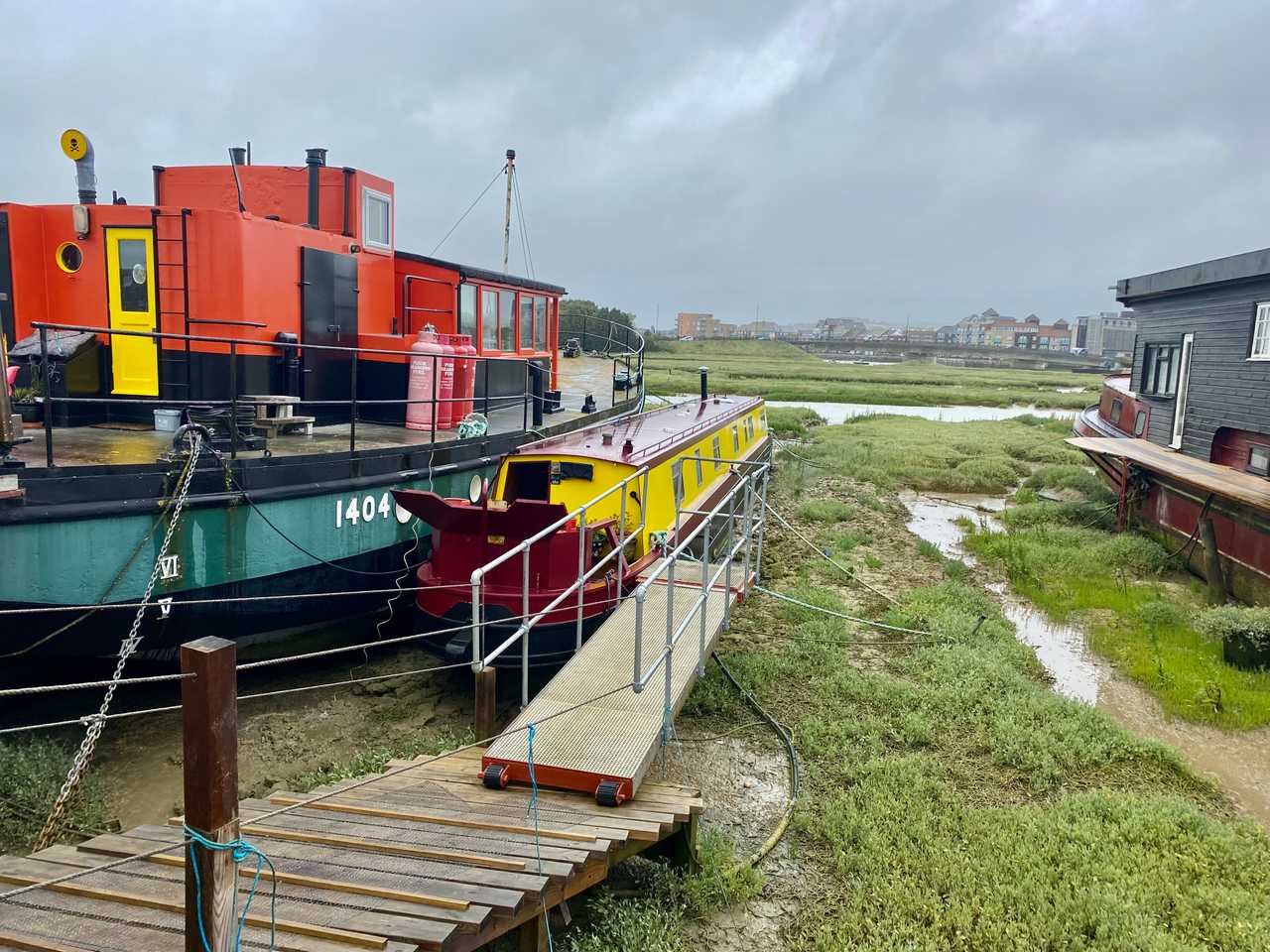 Fabulous 68ft narrowboat situated on an RSPB bird reserve, 1 min from the sea! 