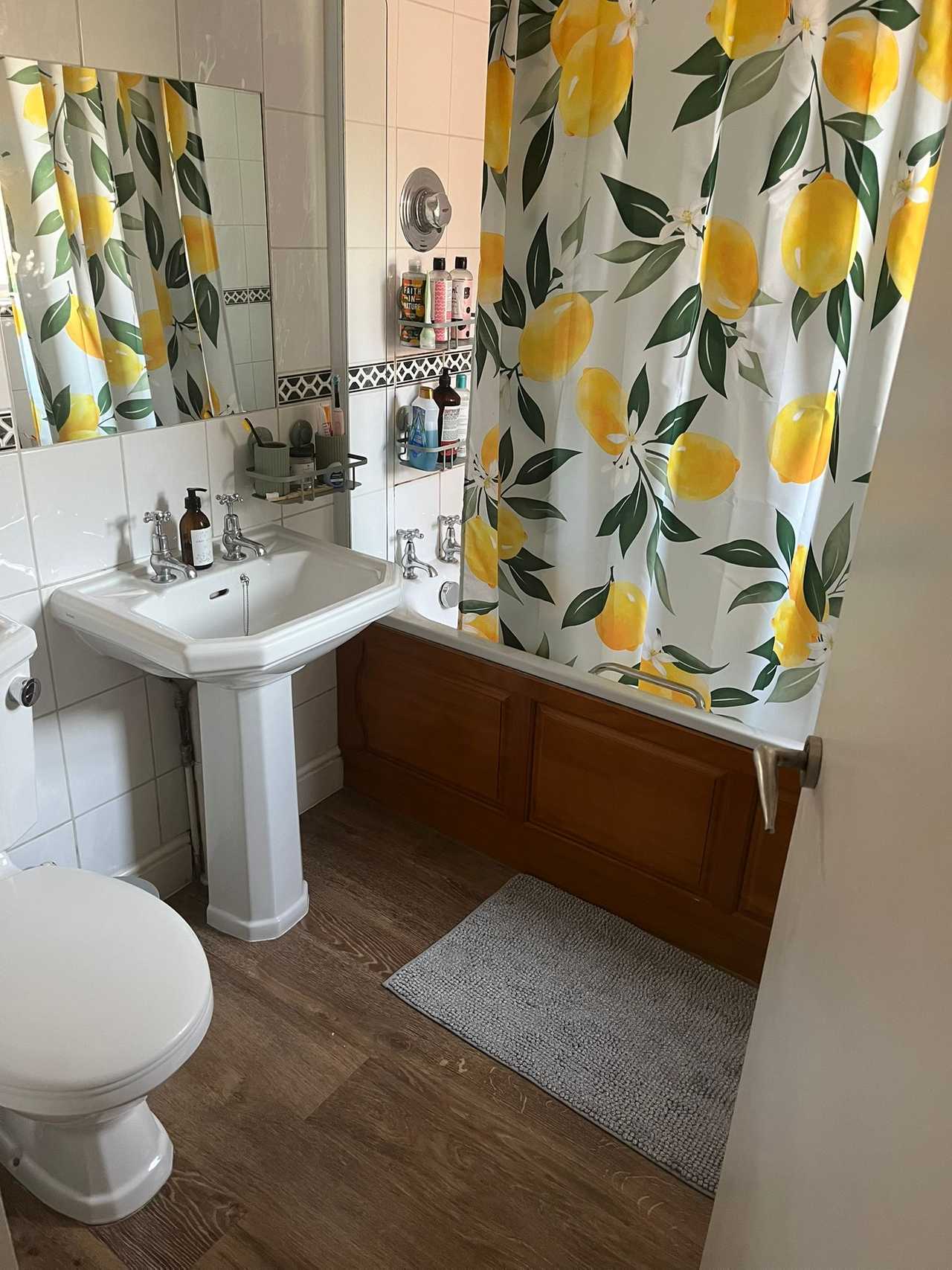 Spacious private room, under 10 minutes from the station.