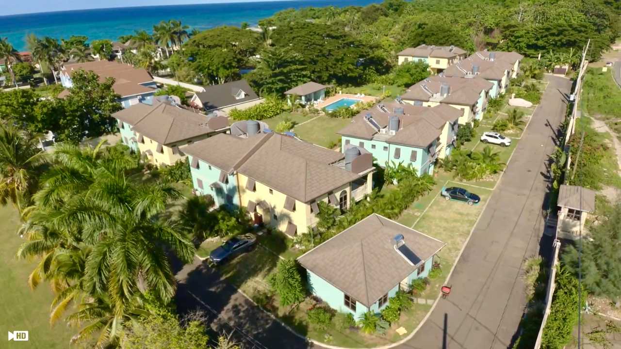 Cozy house with private beach access, 6 guest villa with A/C, Ocho Rios, Jamaica