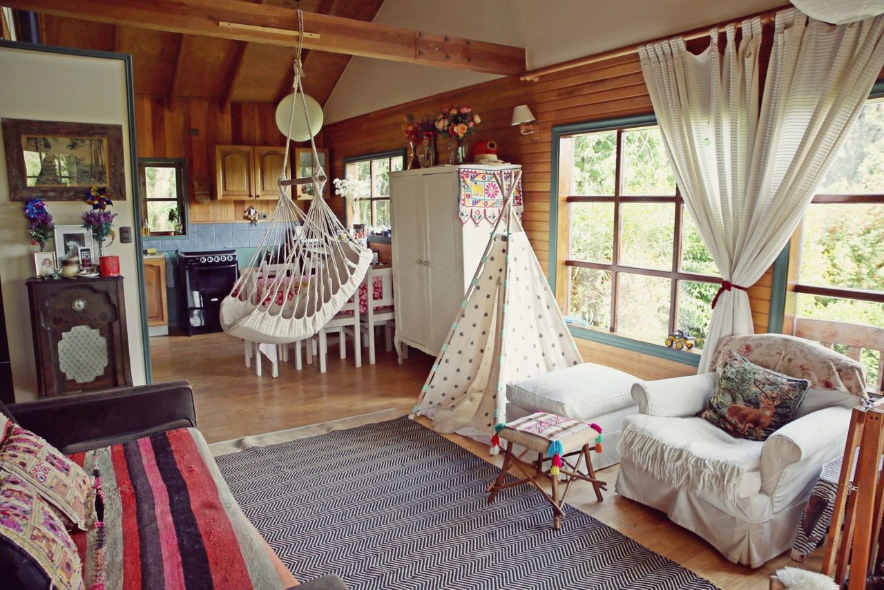 Big private bedroom in lovely-cozy house surrounded by green!!