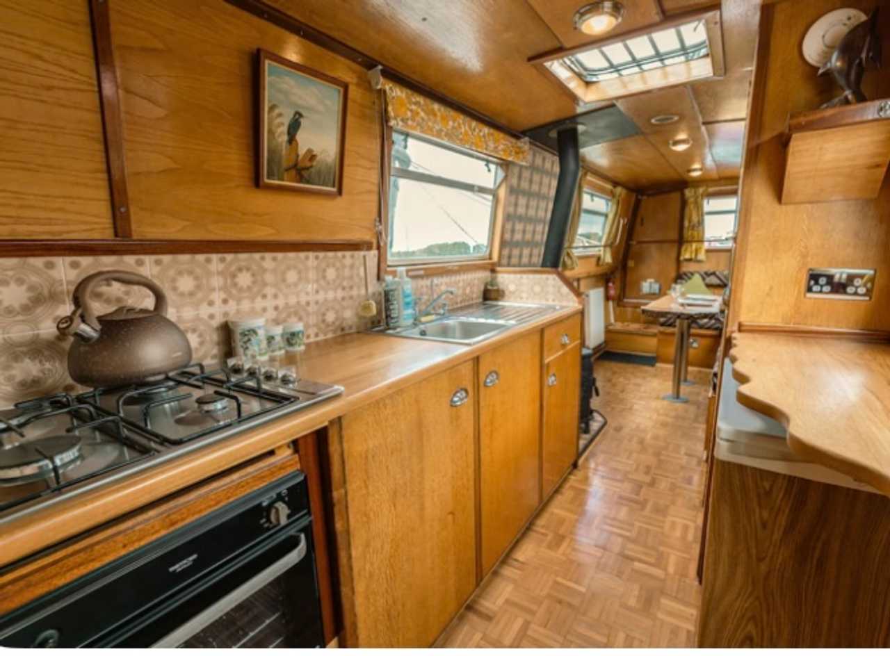 Fabulous 68ft narrowboat situated on an RSPB bird reserve, 1 min from the sea! 