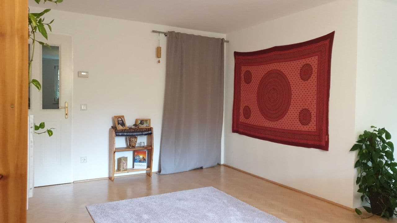 Garden apartment with spacious living room and spiritual athmosphere