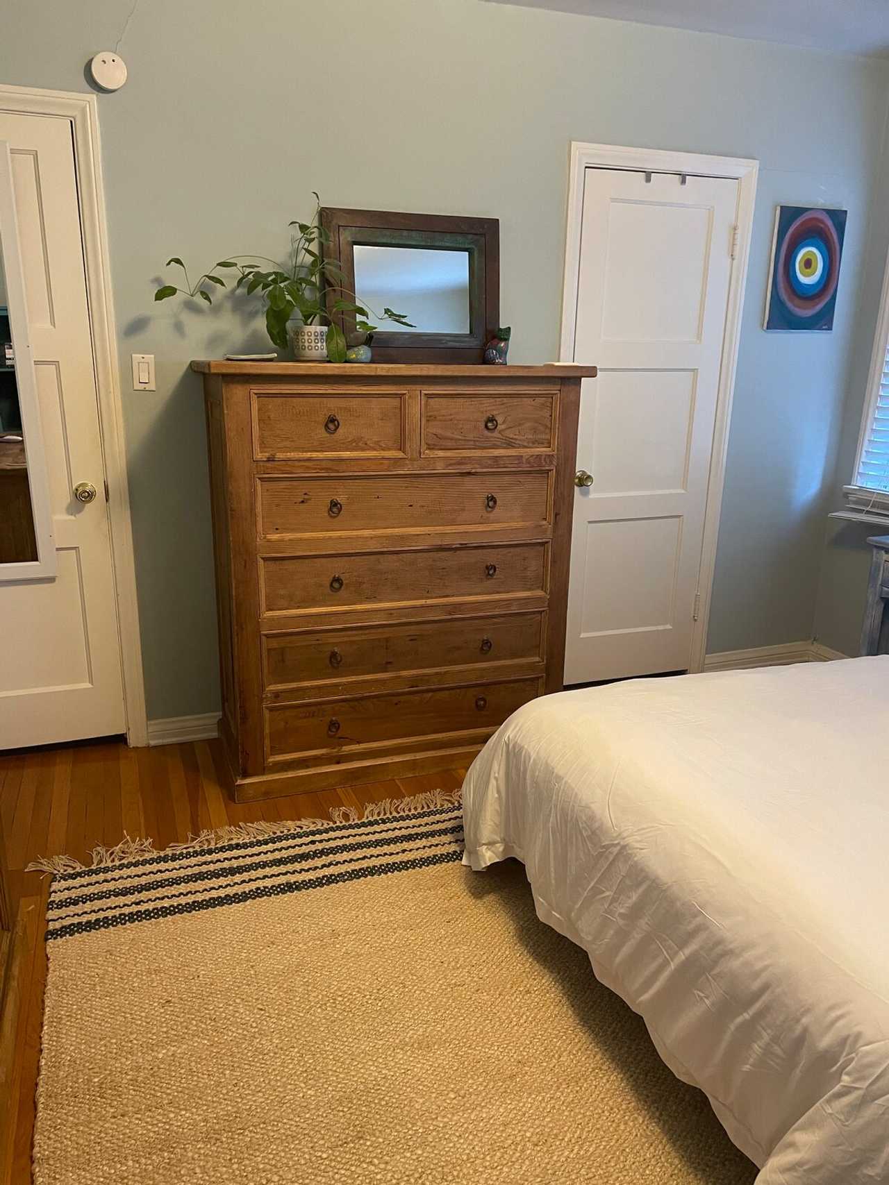 Beautiful Bedrooms minutes from Universal Studios