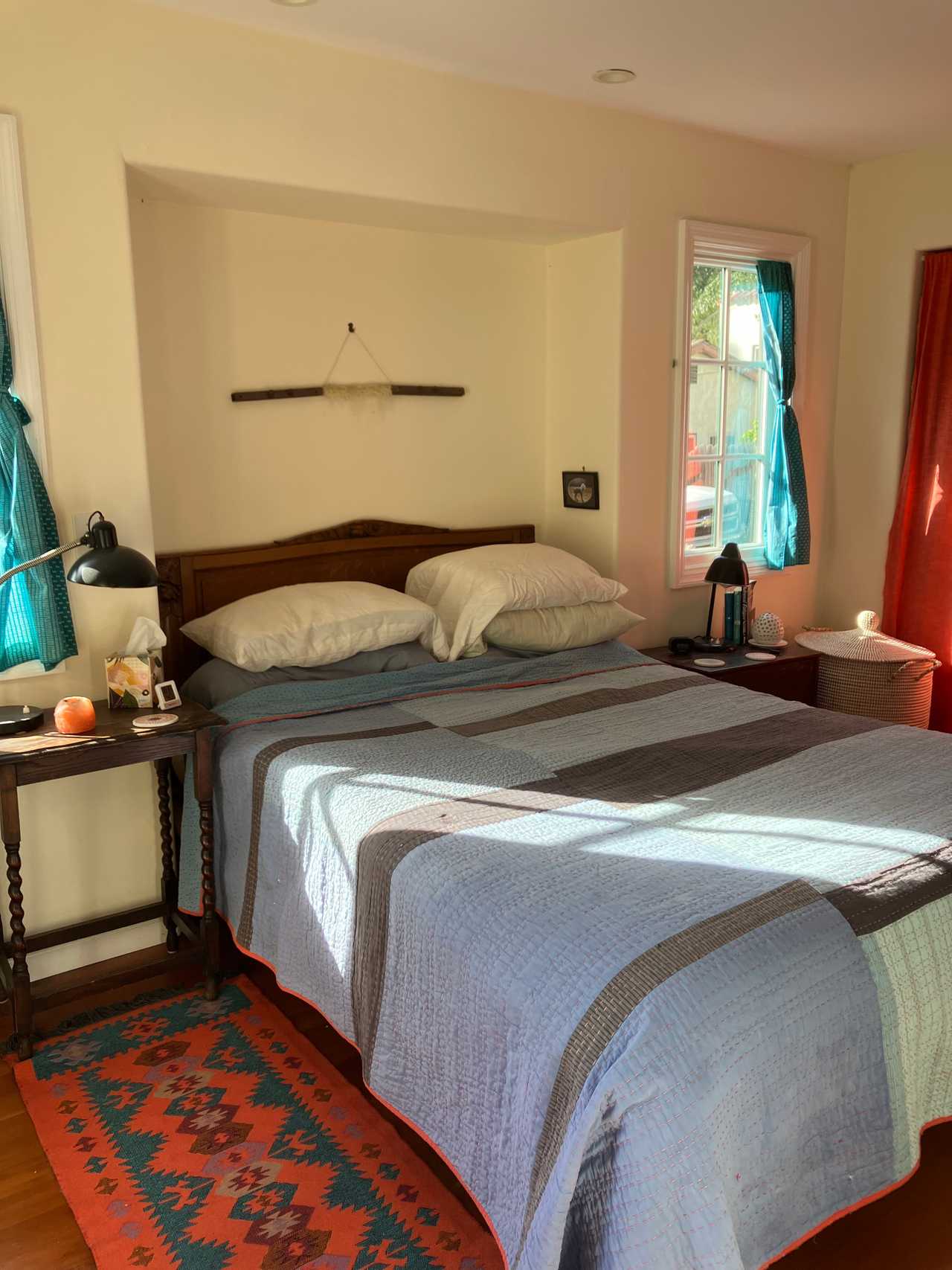 Spend the summer in charming bungalow, Santa Barbara, bike to beach and downtown