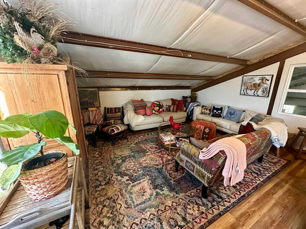 Barn Bunkhouse with Upper Deck & Sunset Views of the Sanctuary