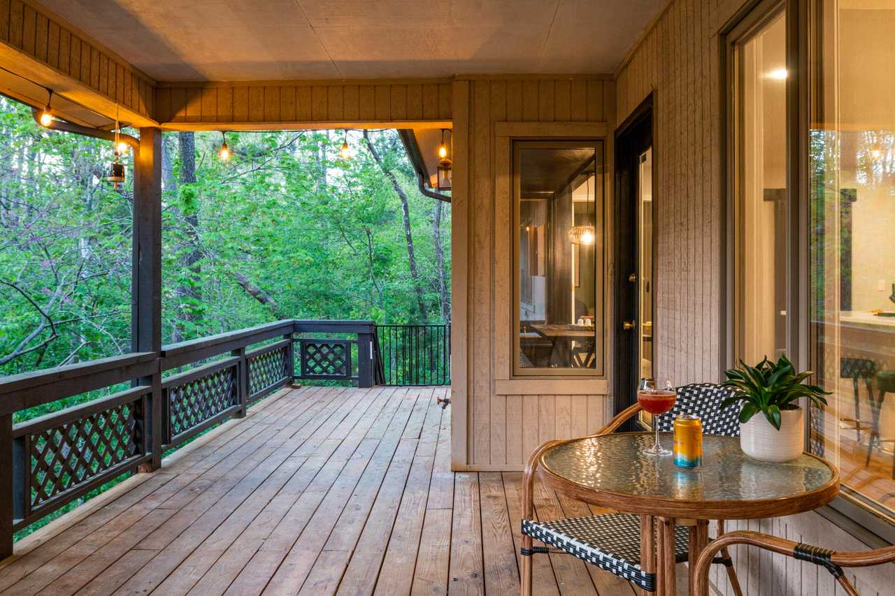 Secluded Mod Lodge - On Trail - Two King Suites - Sleeps 14! 