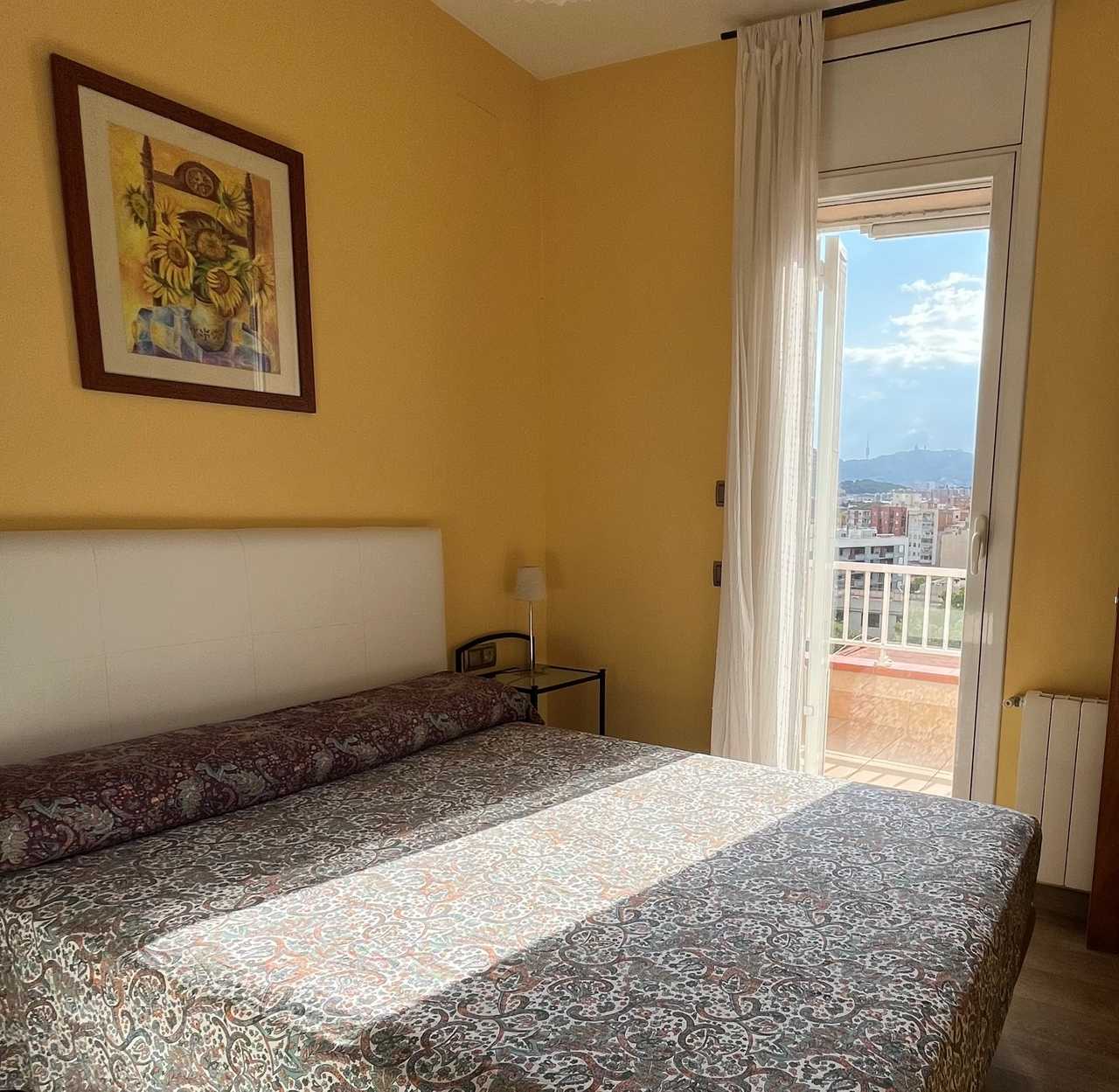 Comfortable double room with its own terrace and lovely views in an attic duplex