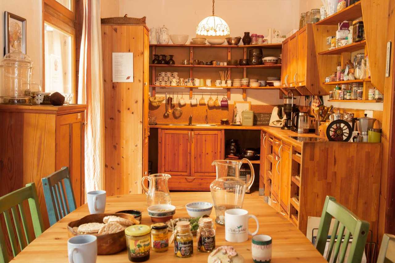 Ökohostel für Vegetarier,  wohnen mit Gleichgesinnten auf drei Ebenen.
