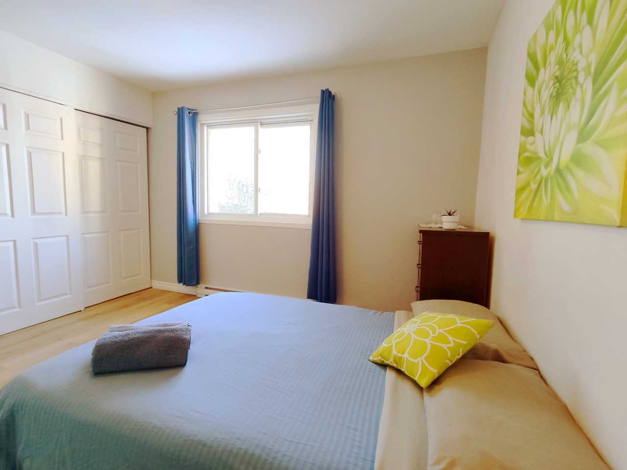 Cozy Room with a beautiful view of downtown Quebec and very close to nature