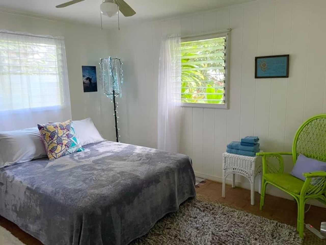 Awesome Guest Room In Healthy Home. Waterfalls, Hiking, Beach, Local Tips. 