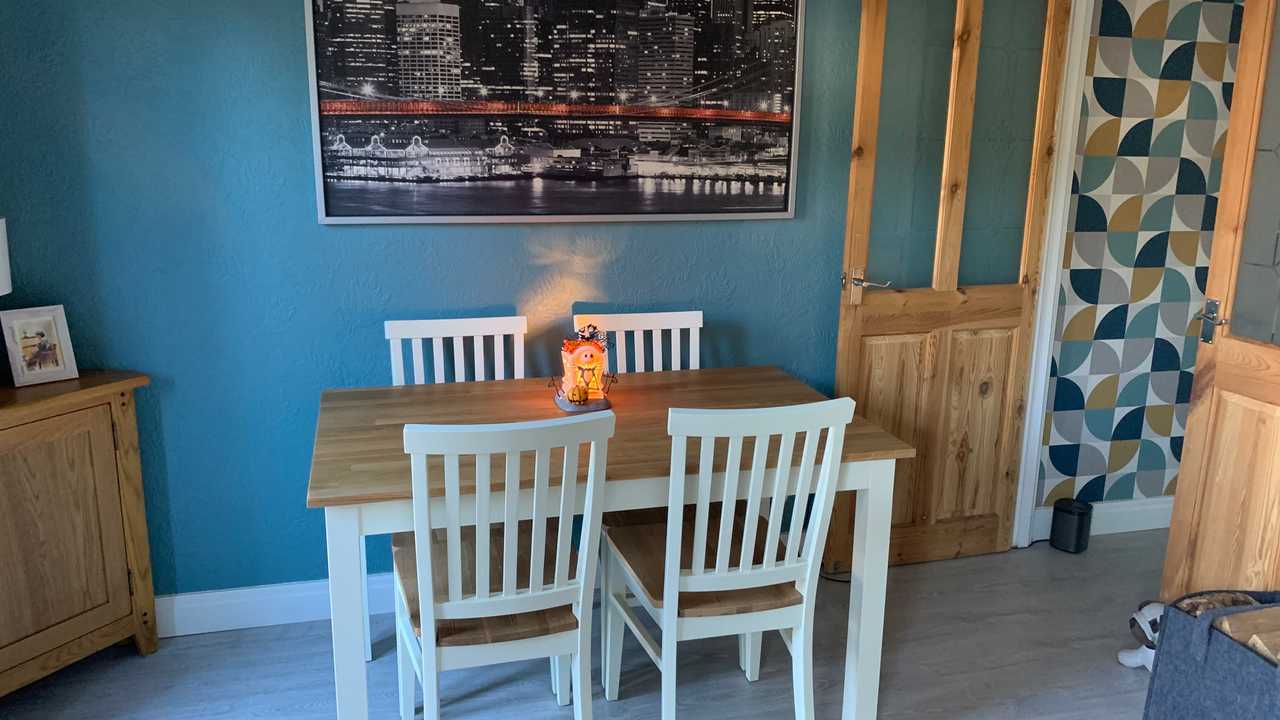 Easy access to City Centre & UHW Heath Hospital