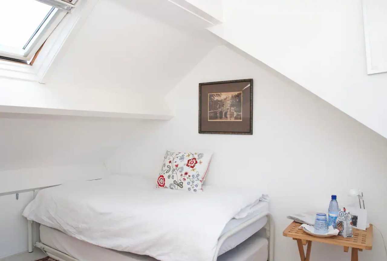 Sleep in my little atticroom in the beautiful old city of Haarlem
