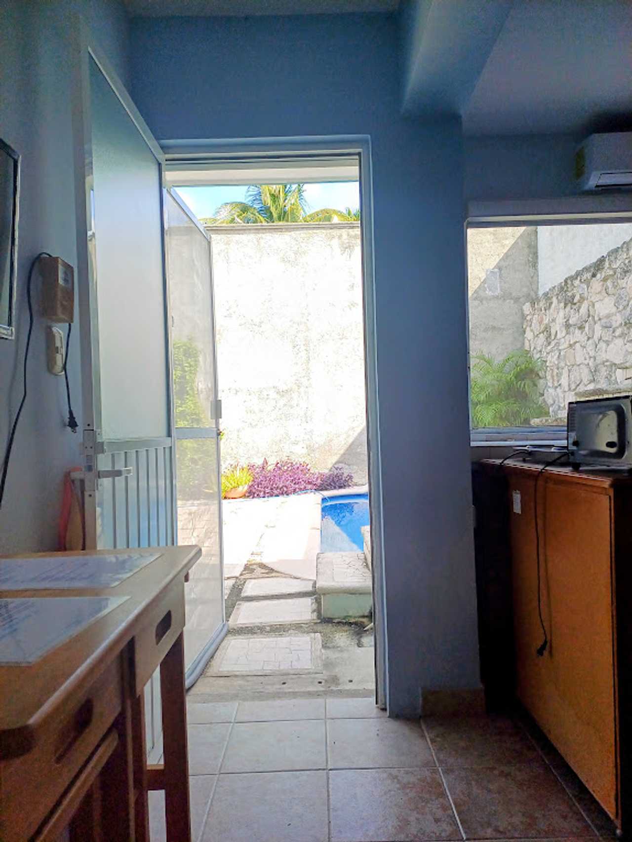 Blue Lotus Cozumel, WIFI   internet thouout the house, pool. centrally located.