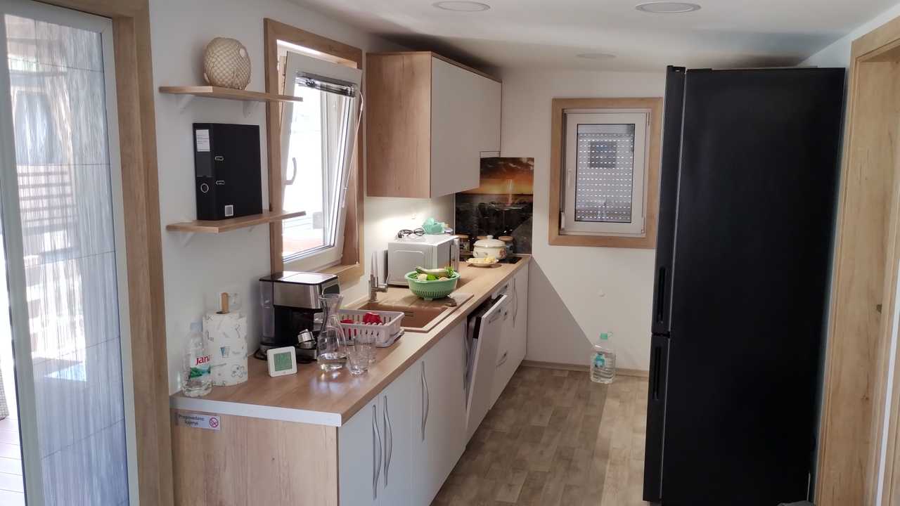 Sunrise Wellbeing mobile home-Mindful, Vegetarian, Active retreat 35 m from sea 