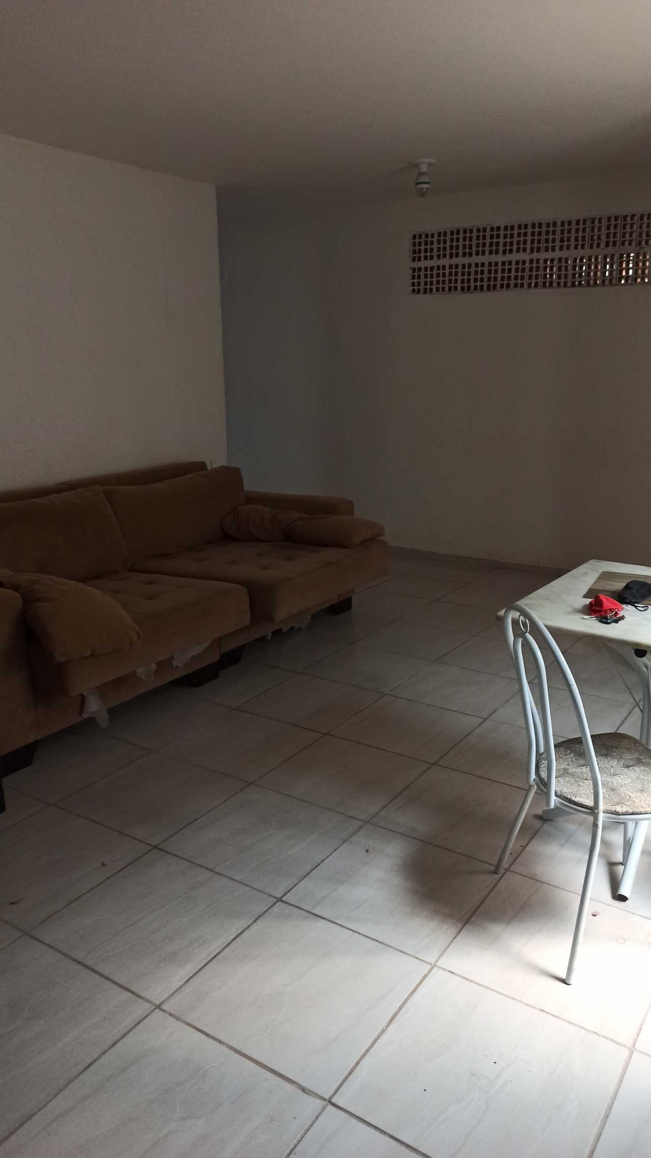 Cozy room two blocks from a public square containing free gym, soccer field, etc
