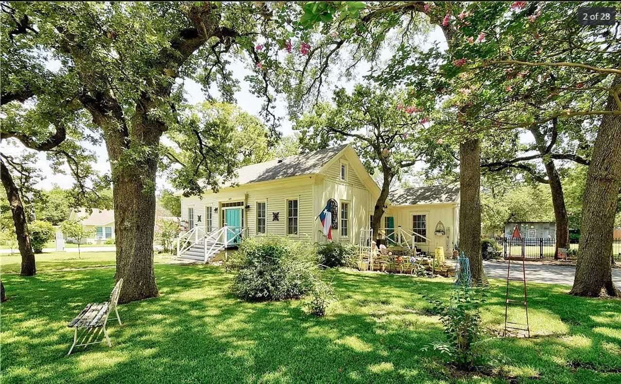 1935 Quaint Hill Country Retreat House near Lake Buchanan Private Upstairs Apt.
