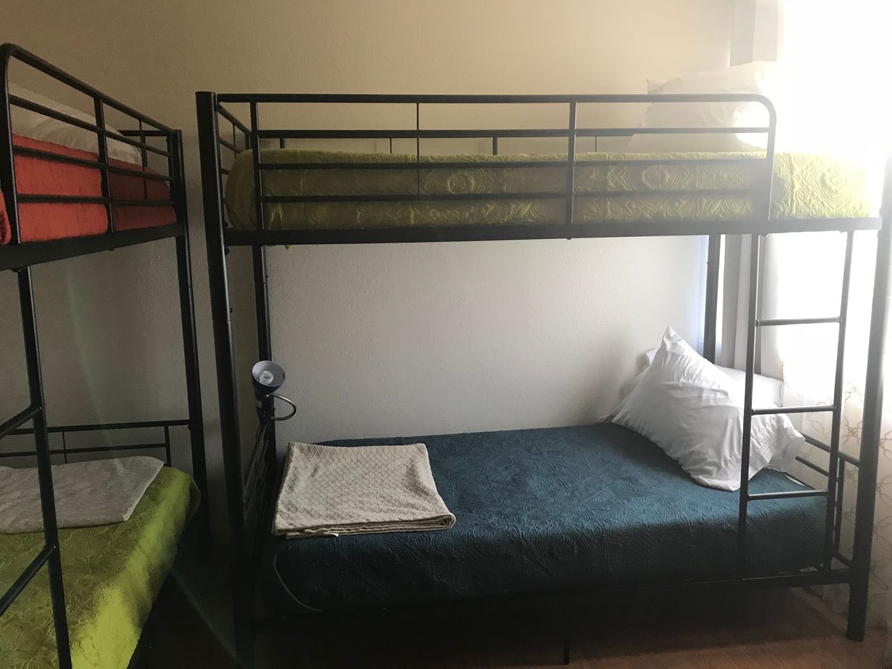 Animal Place's Guest House - Wilbur Room