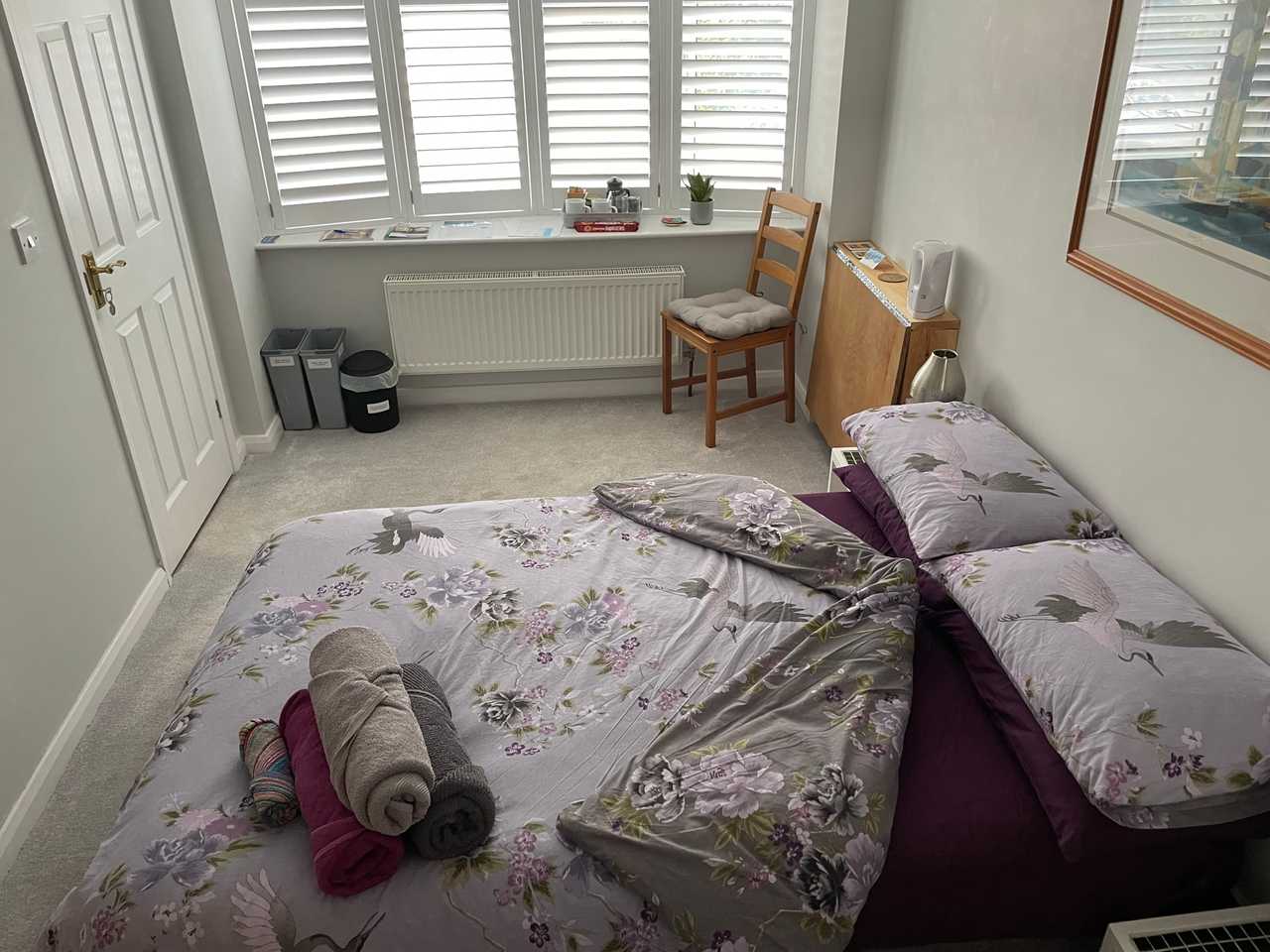 Cosy small double en-suite room
