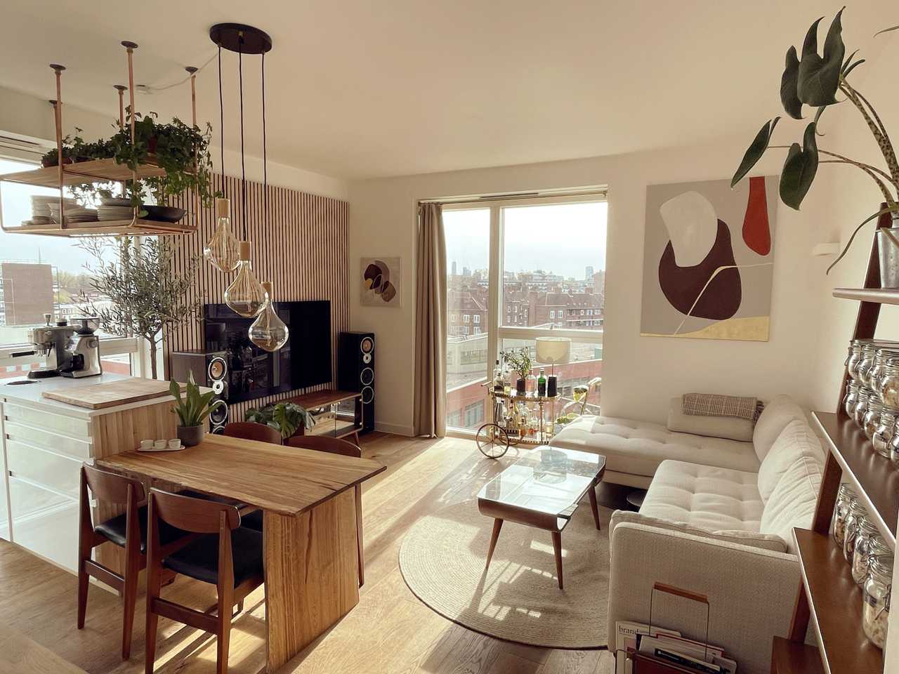 Bright and modern apartment with skyline views of London
