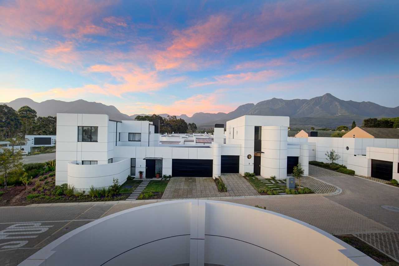 Nature Estate Loft with Mountain Views