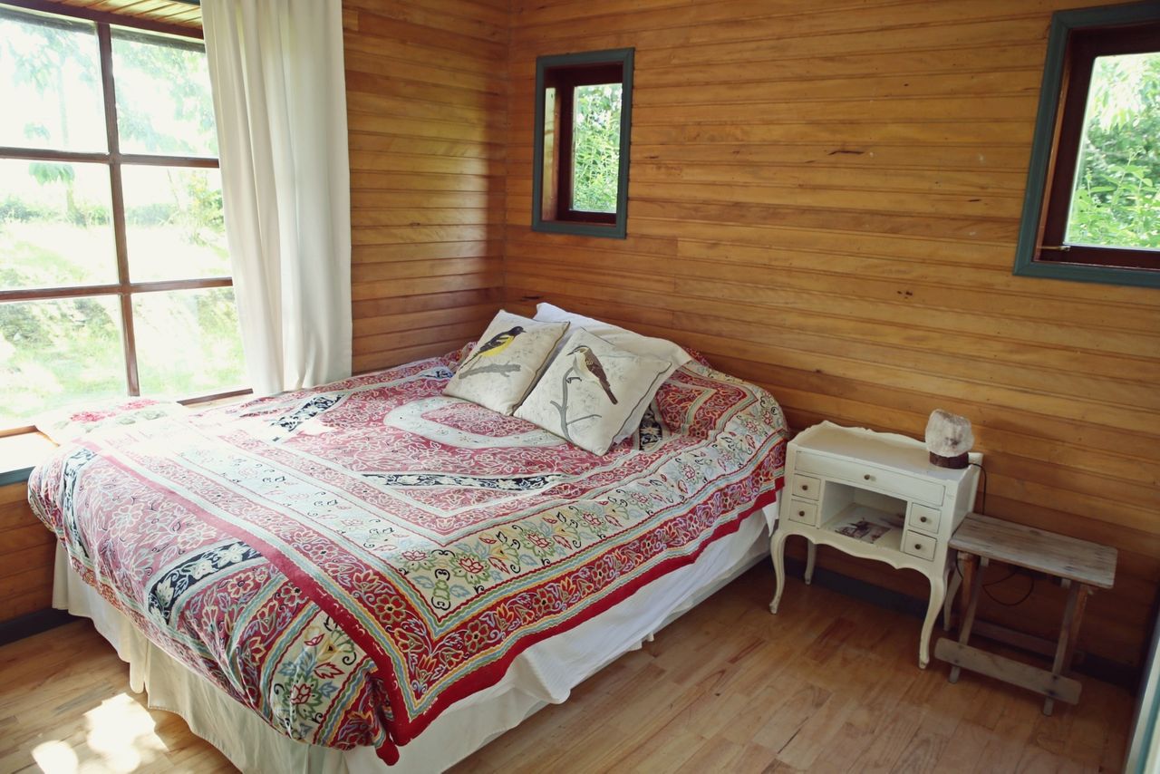 Big private bedroom in lovely-cozy house surrounded by green!!