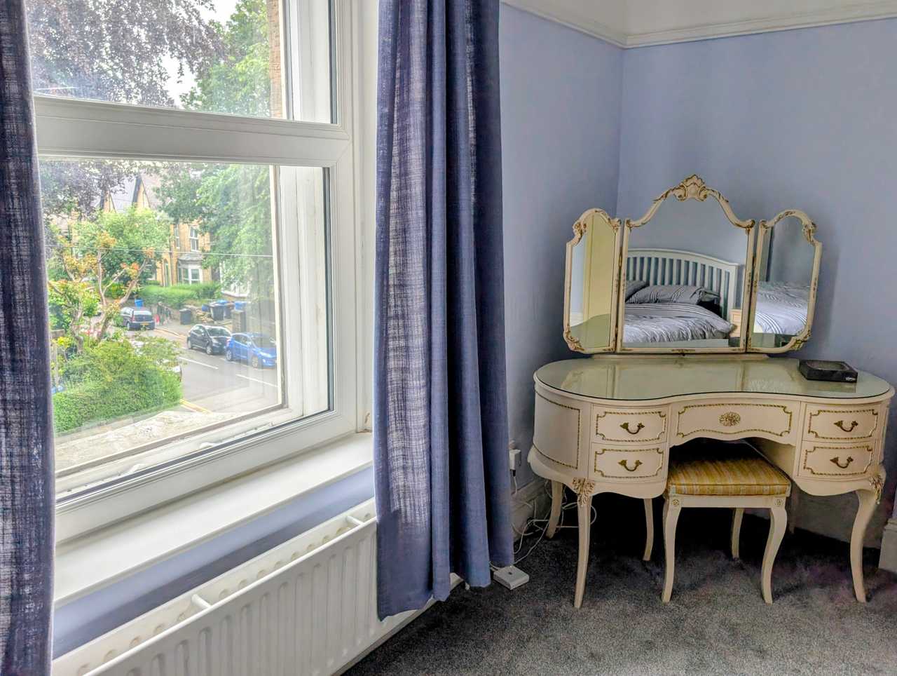Blue double room with private bathroom (Sheffield, UK)