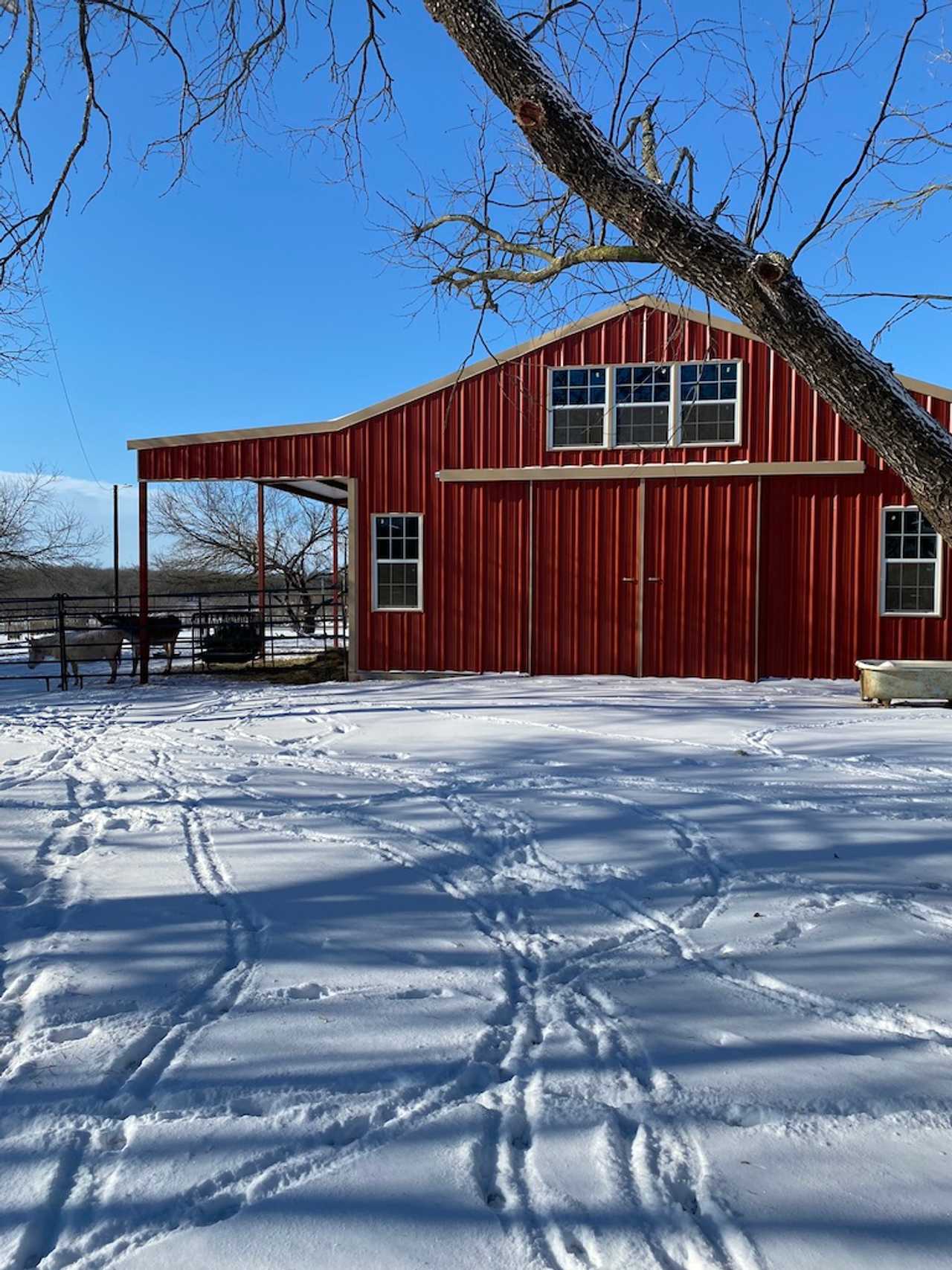Barn Bunkhouse with Upper Deck & Sunset Views of the Sanctuary