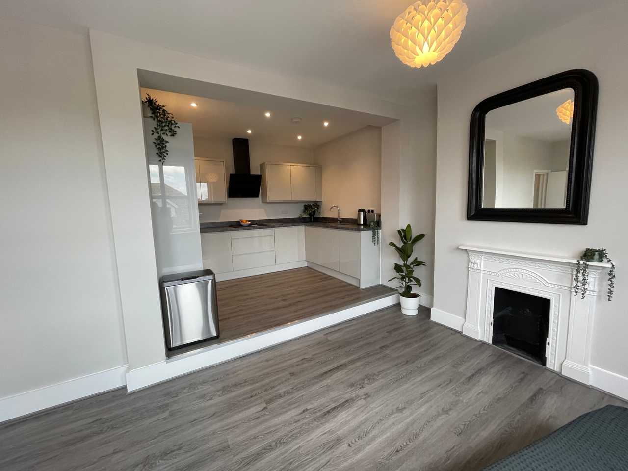 Spacious, bright, seaside haven, just a few minutes walk to the beach! 