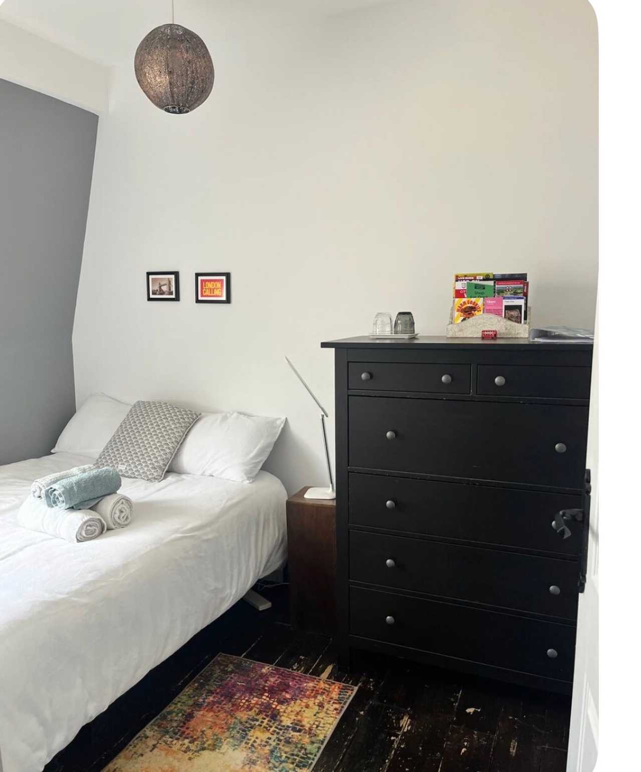 Cosy guest room in vegan home | North London | Zone 2