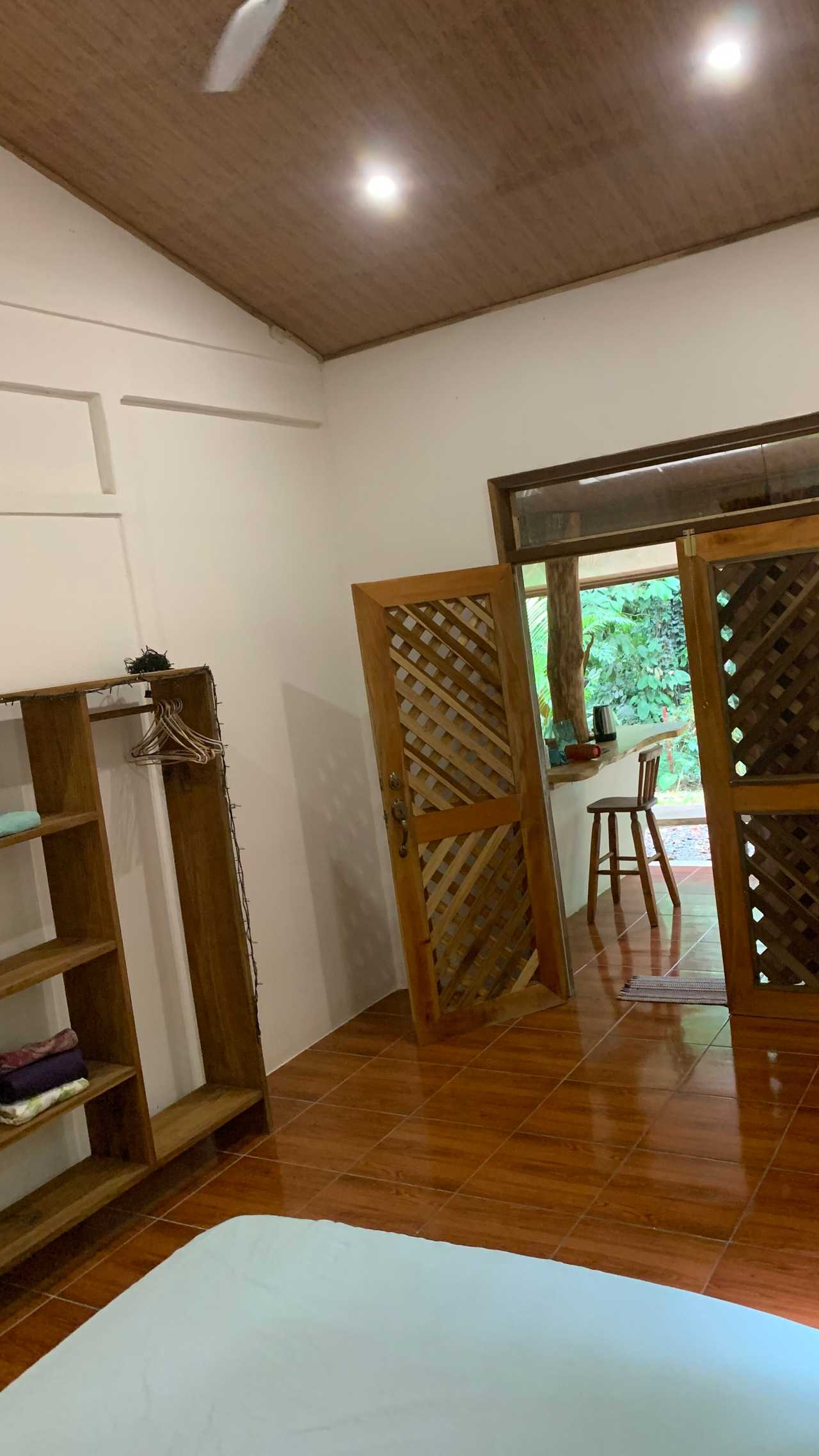 Beautiful tall room in Casa Pachamama on Magic Hill