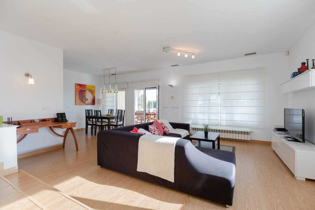 Nature and Animal Love Retreat with Comfort surrounded by Beautiful Beaches