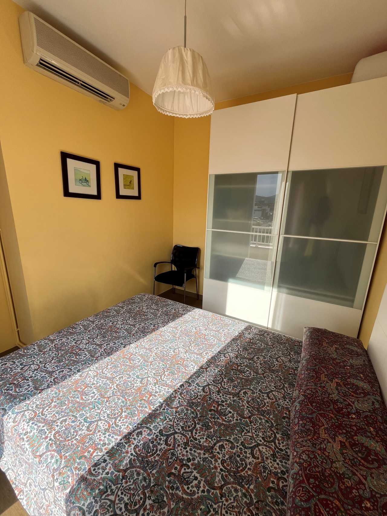 Comfortable double room with its own terrace and lovely views in an attic duplex