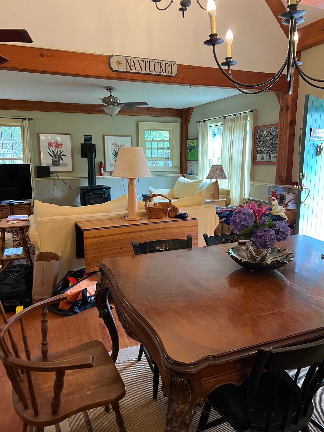 Post & beam home minutes from  beaches, downtown, and grocery store