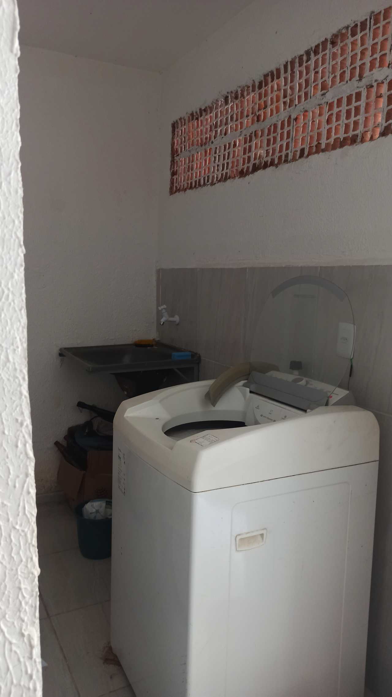 Cozy room two blocks from a public square containing free gym, soccer field, etc