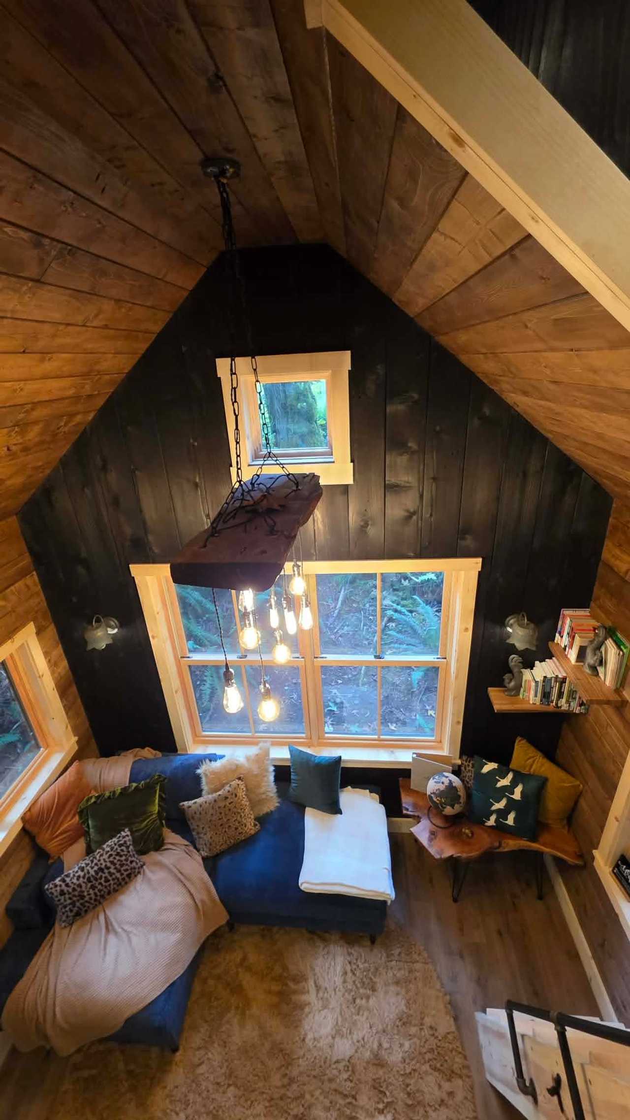 Breathtaking cabin glamping in the woods!