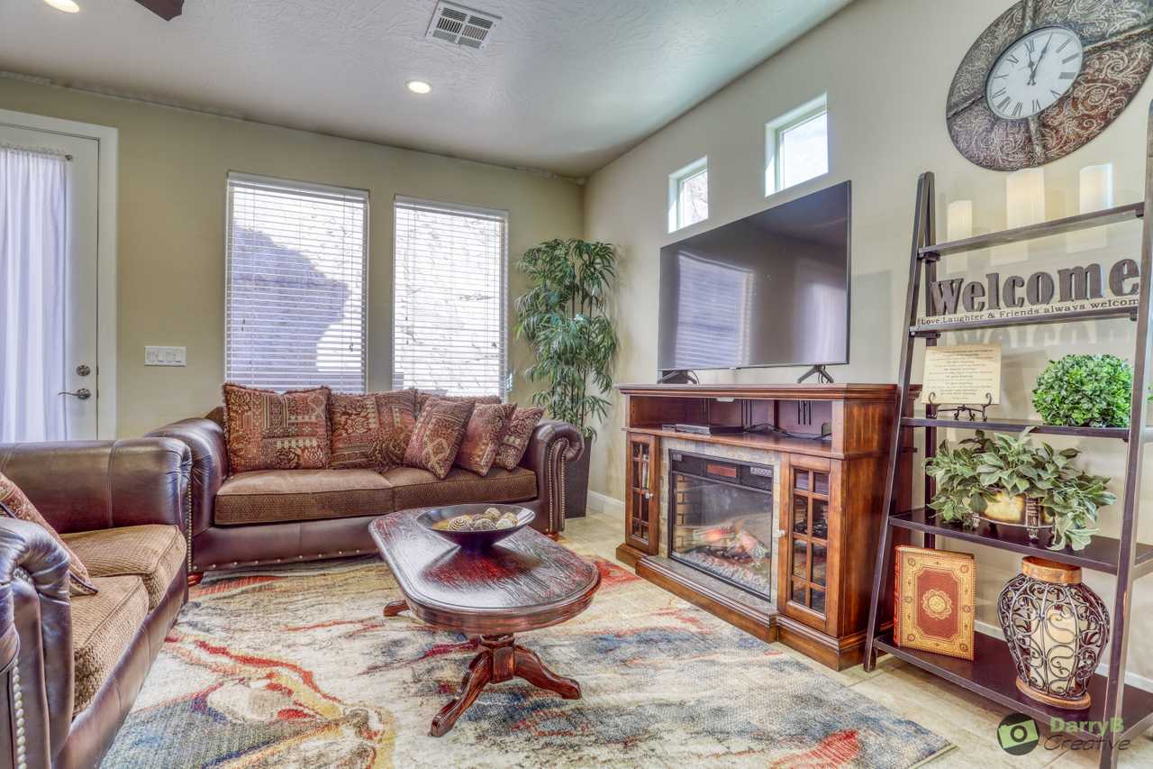 Inviting Home Near Zion - Heated Pools, King Suite