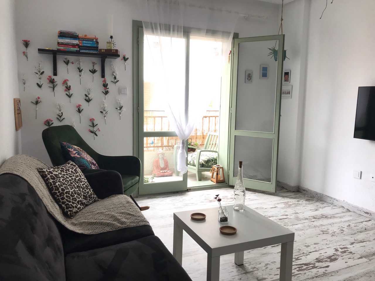 Bright Homely 1-Bedroom Apartment in Spanish Seaside Town