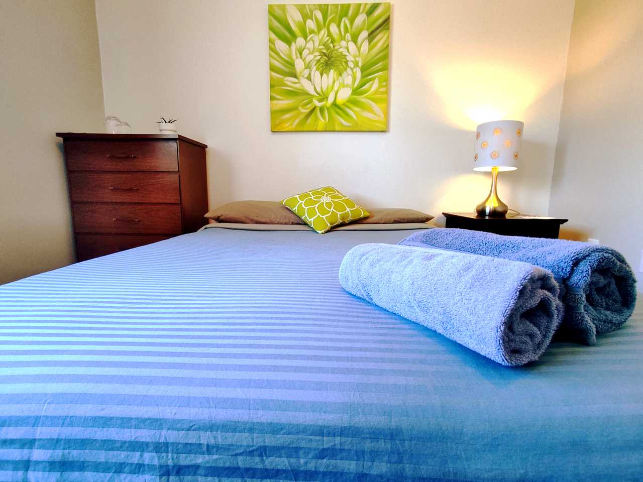Cozy Room with a beautiful view of downtown Quebec and very close to nature