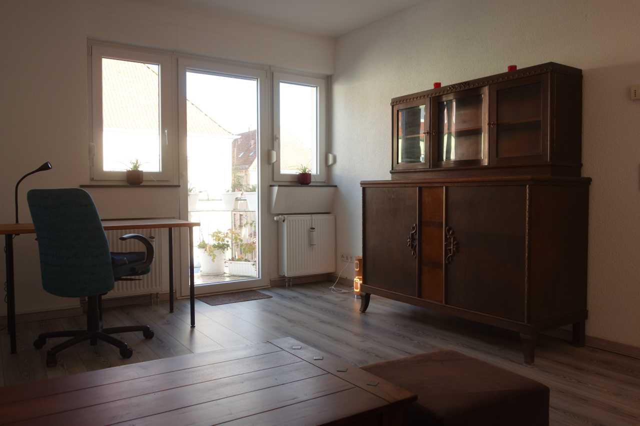 Sun-lit fully equipped flat in central location