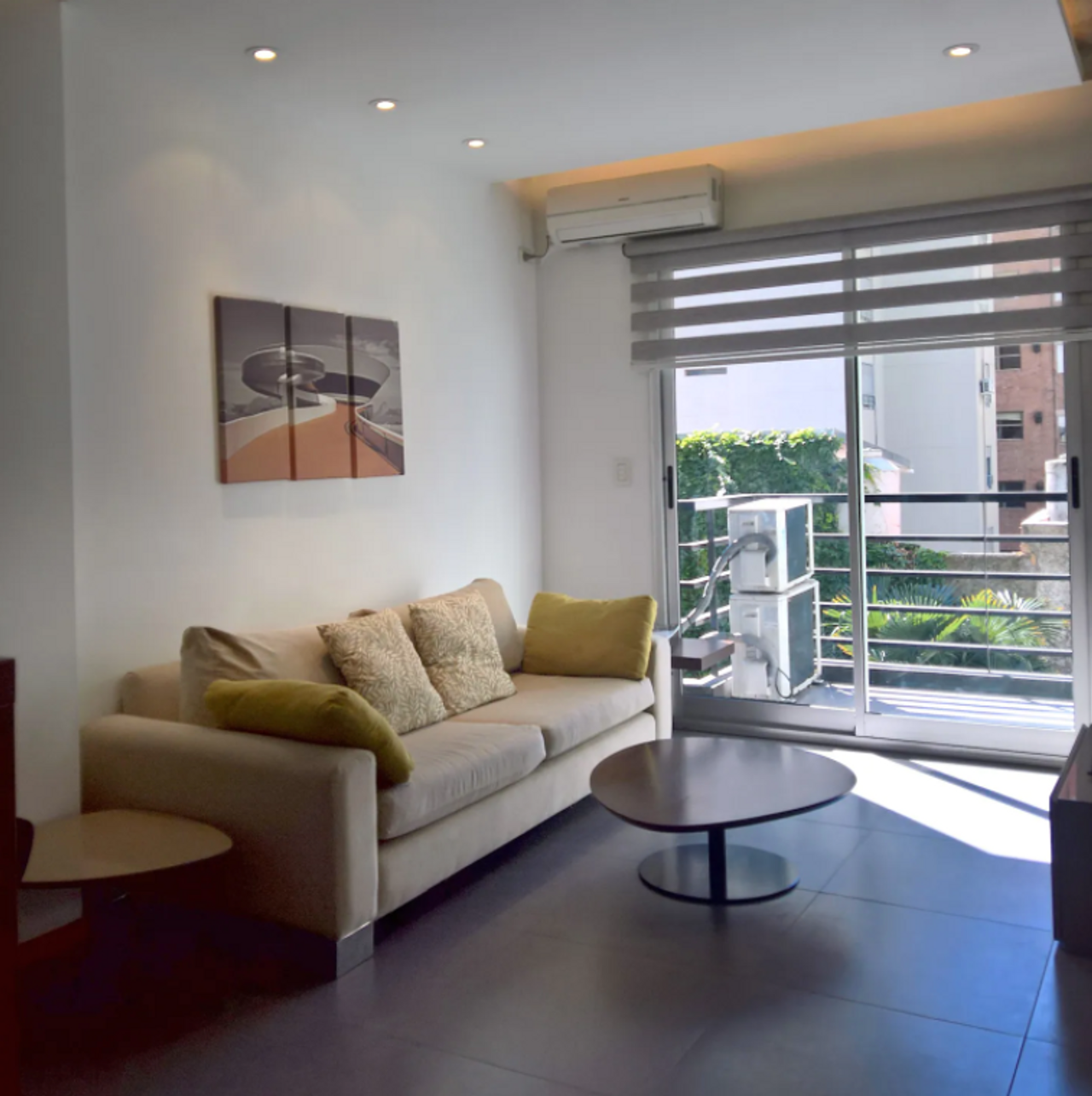 Modern & Bright Apartment with balcony