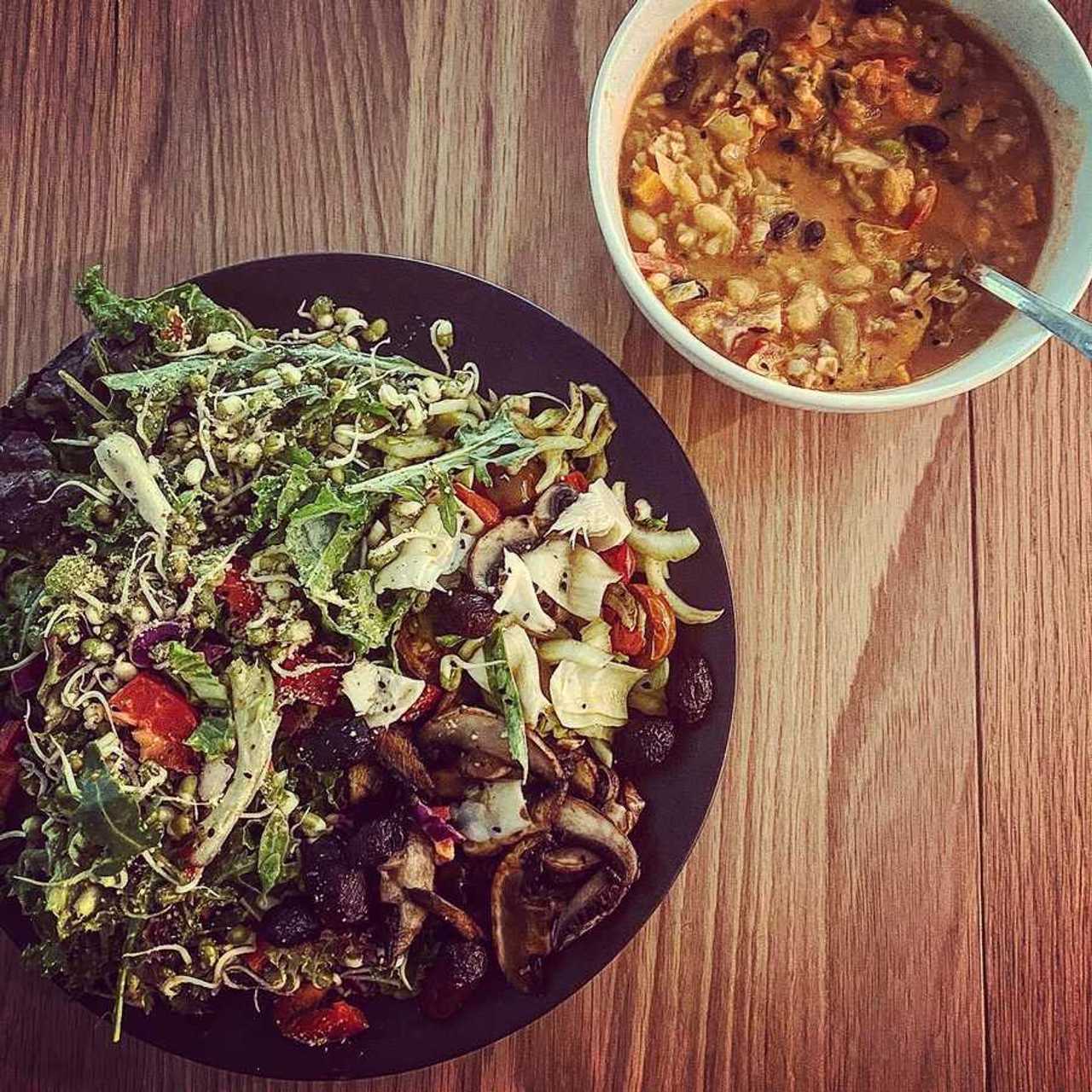Tranquil Vegan B&B in Noosa region.  In house hospitality and charm 