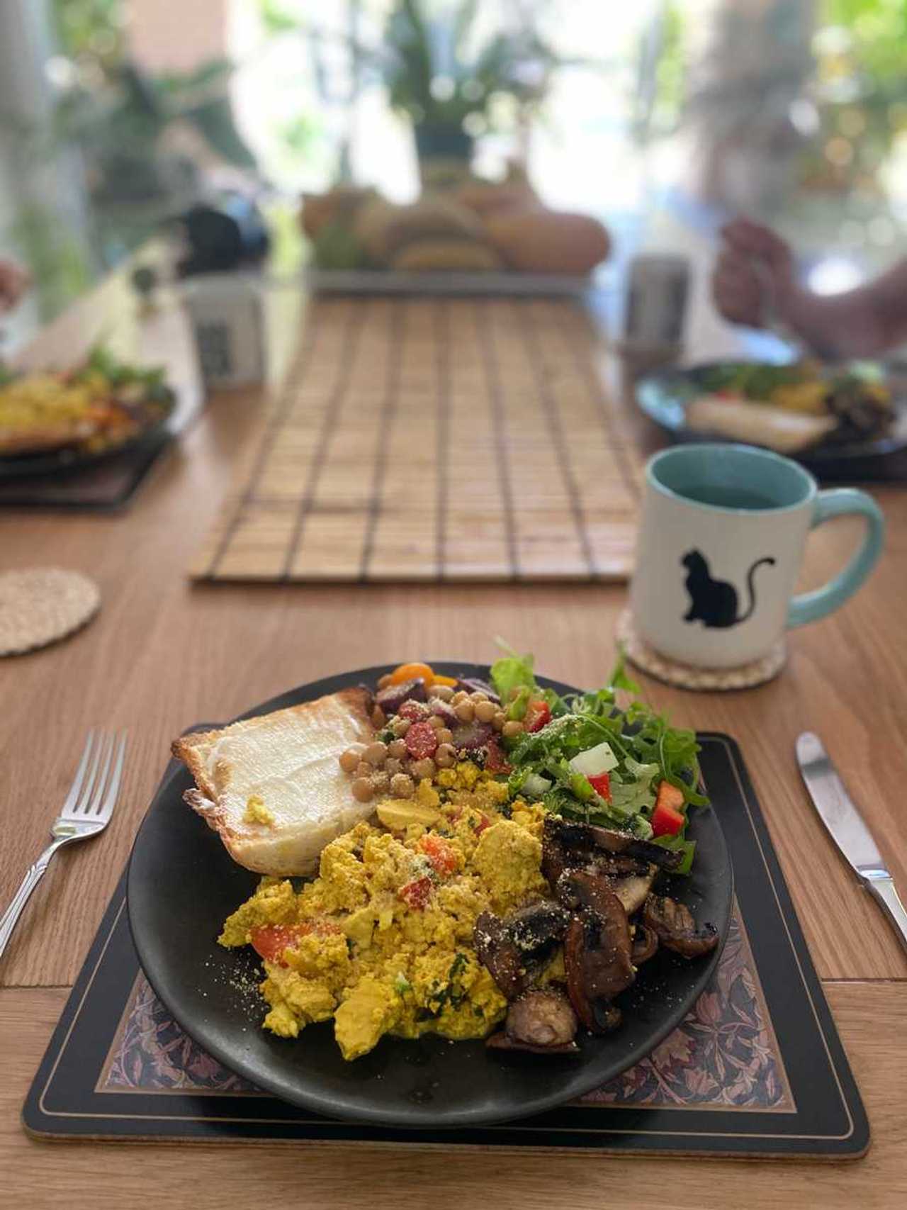 Tranquil Vegan B&B in Noosa region.  In house hospitality and charm 