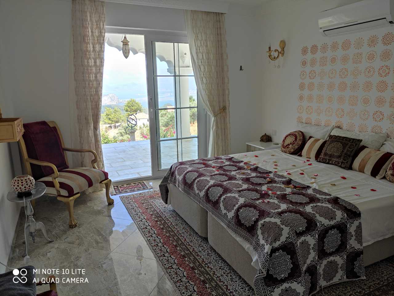 Boutique decor, sea view rooms, set in a pine forest with stunning views.